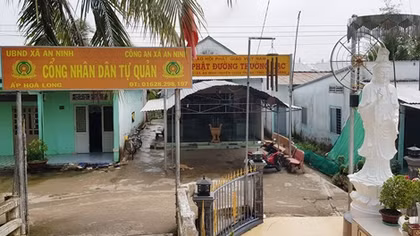 Một phụ nữ bị "phóng hỏa" khi đang thắp hương