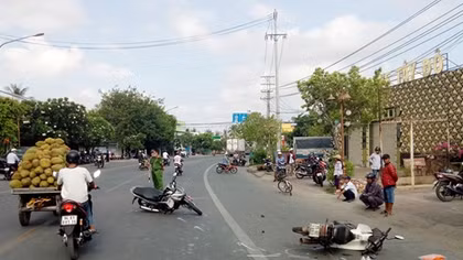 Người phụ nữ bị xe tông tử vong khi trên đường thăm con về