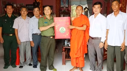 Công an hai tỉnh Sóc Trăng, Bạc Liêu chúc Tết Chôl Chnăm Thmây 