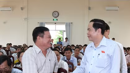 Bám sát, thường xuyên lắng nghe ý kiến nhân dân