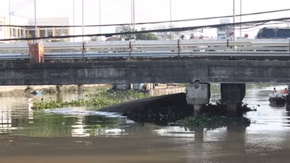 Chìm sà lan ở Cần Thơ, 4 người thoát chết 