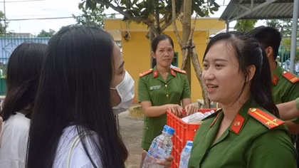 Những phần cơm ấm lòng sĩ tử mùa thi 2019