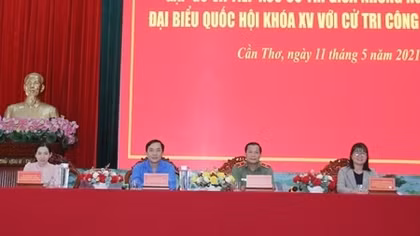 Ứng cử viên Đại biểu Quốc hội khóa XV tiếp xúc cử tri Công an TP Cần Thơ