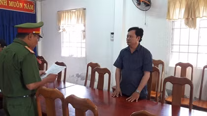 Bắt 2 cán bộ Phòng khám đa khoa ở Cà Mau do tham ô tài sản