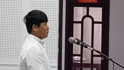 Mượn tiền rồi cưỡng bức người cho vay