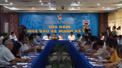 Nhà báo cần nhận thức đúng đắn những thông tin trên mạng xã hội