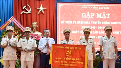 Công an tỉnh Bạc Liêu gặp mặt 75 năm Ngày truyền thống CAND