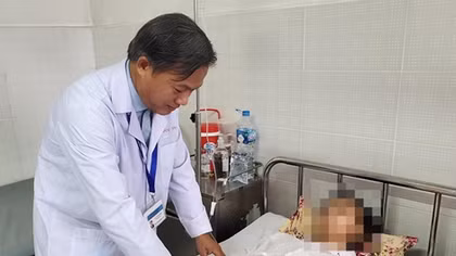 Nam thanh niên 25 năm sống không hậu môn