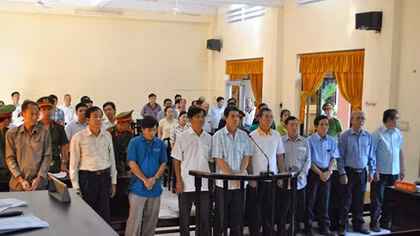 10 cán bộ ngành Hải quan tiếp tay cho DN chiếm đoạt gần 100 tỷ