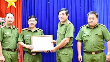 Khen thưởng Phòng CSHS Công an tỉnh Bạc Liêu 