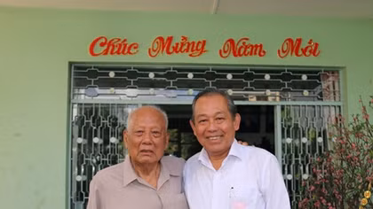 Phó Thủ tướng Trương Hòa Bình thăm nguyên lãnh đạo Đảng, Nhà nước tại Cần Thơ