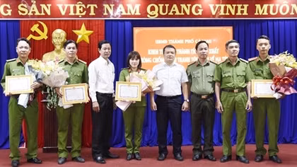 Khen thưởng vụ bắt 1 kg ma túy đá, 1.000 viên thuốc lắc 