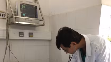 Cứu sống bệnh nhân người Singapore bị nhồi máu cơ tim nguy kịch