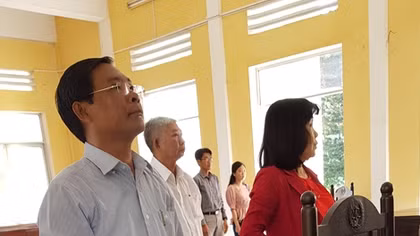 Cựu Hiệu trưởng cùng thuộc cấp nhận án tù do “ăn chia” tiền học phí