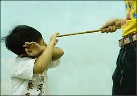 Nam thanh niên hành hung bé trai 11 tuổi vì nghi ăn trộm
