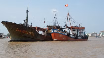 Tàu “ma” trôi dạt trên vùng biển Bạc Liêu