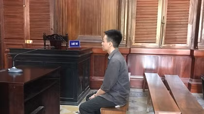 Bảo vệ mắc bệnh “ăn cắp quen tay” lãnh 12 năm tù