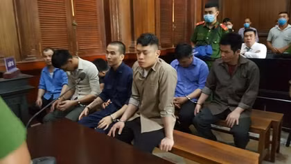 Nghĩ bị “cười đểu”, rủ bạn mang dao chém tử vong hai người