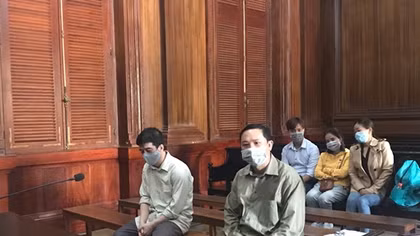 Lôi kéo bạn học vào vòng lao lý