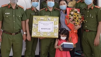 Công an Bình Thuận trao nhà nghĩa tình đồng đội