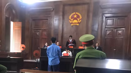 Đâm chết người, thiếu niên lãnh 12 năm tù