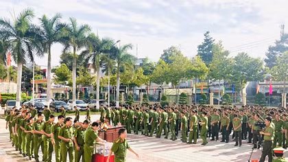 Công an Bình Thuận quyên góp 500 triệu đồng ủng hộ đồng bào miền Trung