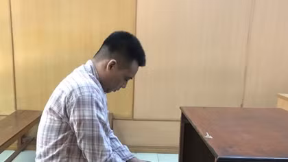 Thợ cắt tóc... túng làm liều