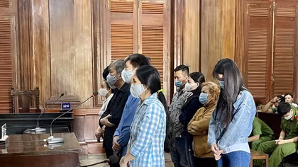Bỏ chất gây ảo giác vào bia, "gài độ" đánh bạc rồi cưỡng đoạt tài sản
