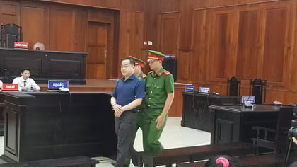 Phúc thẩm vụ án Ngân hàng Đông Á: Vũ "nhôm" y án 17 năm tù