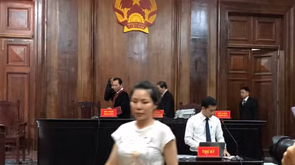 Người vợ cũ và các đồng phạm ra tòa trong vụ chém bác sĩ Chiêm Quốc Thái