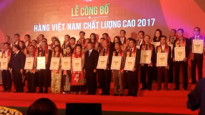 Trao tặng danh hiệu Hàng Việt Nam chất lượng cao
