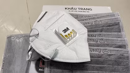 TP HCM: Khẩu trang đội giá với dịch virus Corona