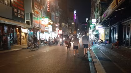 Phố Tây đìu hiu vì COVID-19