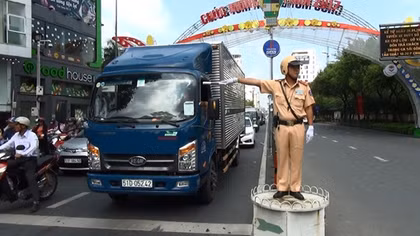 CSGT ra quân đảm bảo ATGT sau Tết Đinh Dậu