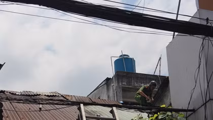 Hai vợ chồng thoát chết trong ngôi nhà bốc cháy dữ dội