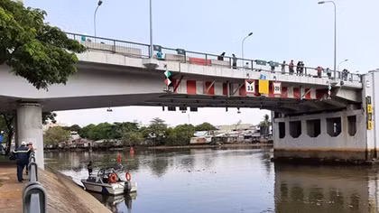 Đôi nam nữ lao xuống kênh Tàu Hủ mất tích