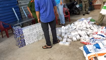 Dùng xe buýt chở thuốc lá lậu