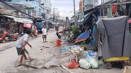 Hỏa hoạn tại tiệm sửa xe khiến tường đổ, nhiều người hoảng loạn