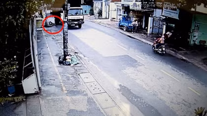 Xe tải cán người phụ nữ tử vong thương tâm