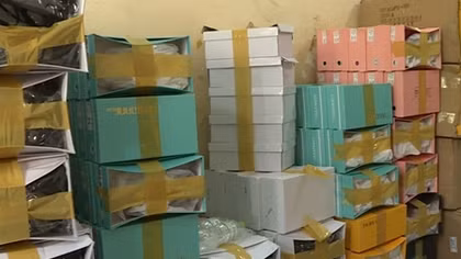 Tạm giữ lô hàng giày dép không rõ nguồn gốc