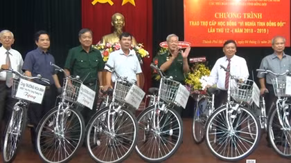 Phó Thủ tướng Thường trực tặng 30 xe đạp cho học sinh, sinh viên nghèo