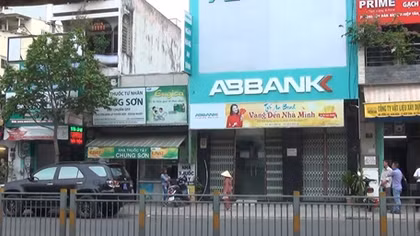 Nghi án hai thanh niên dùng hung khí cướp ngân hàng