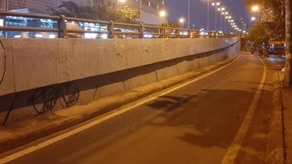 Người đàn ông vào nhà dân 'cố thủ' rồi tự gây thương tích