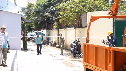 Ngồi uống cà phê, bị dây điện trung thế đứt rơi trúng người