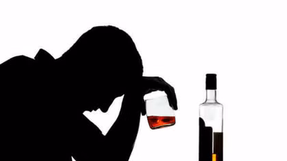 Nhậu say ôm vợ bạn ngủ, bị chém trọng thương