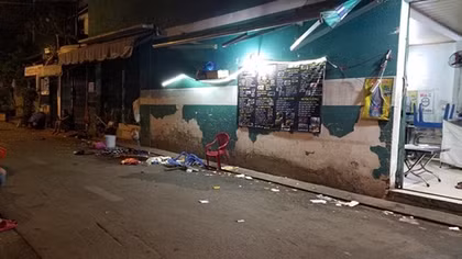 Dùng hung khí lao vào quán chém người