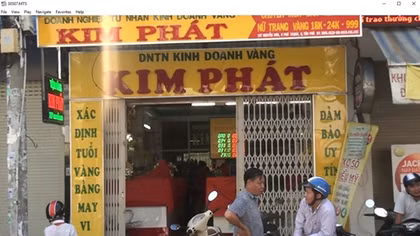 Dùng can xăng cướp tiệm vàng