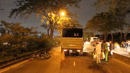 Người đàn ông bị container cuốn vào gầm, cán nát chân 