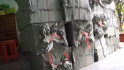Tạm giữ ôtô chở gần 14000 bao thuốc lá lậu