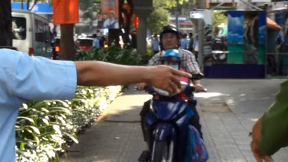 Xử phạt nghiêm vi phạm trật tự lòng lề đường, đi xe máy trên vỉa hè